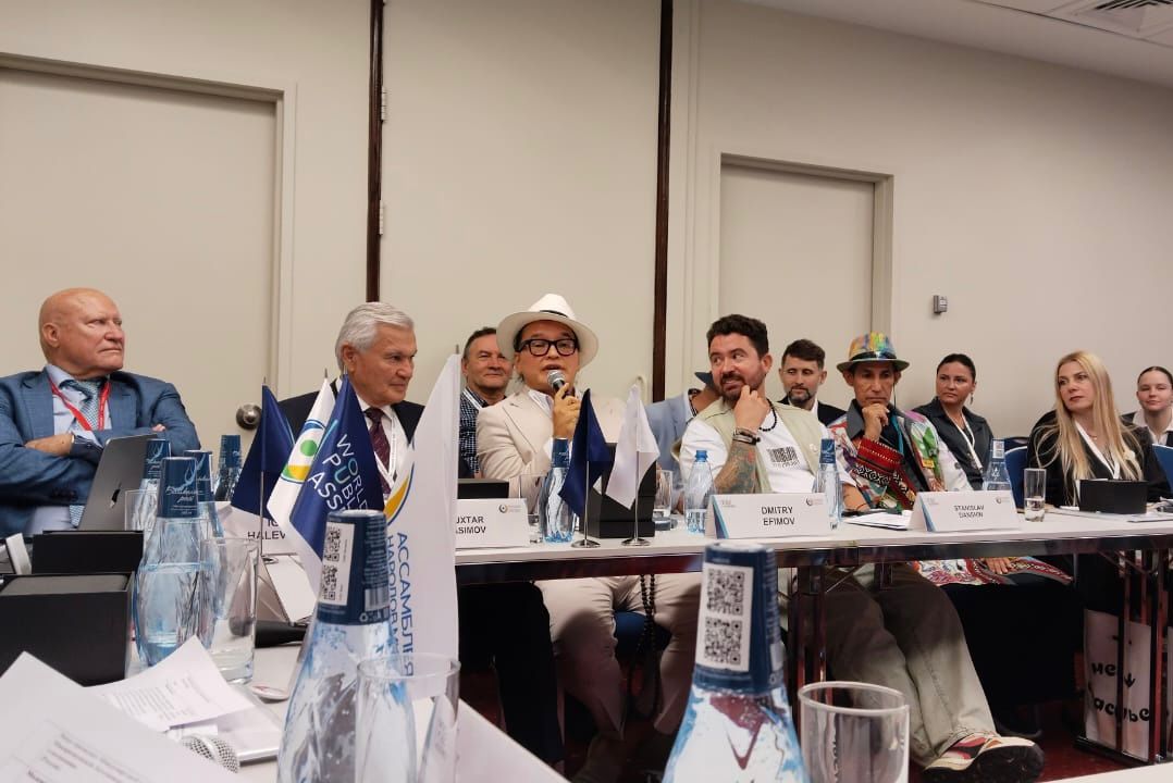 القمة الشعبية العالمية في موسكو   العالم يرسم السعادة